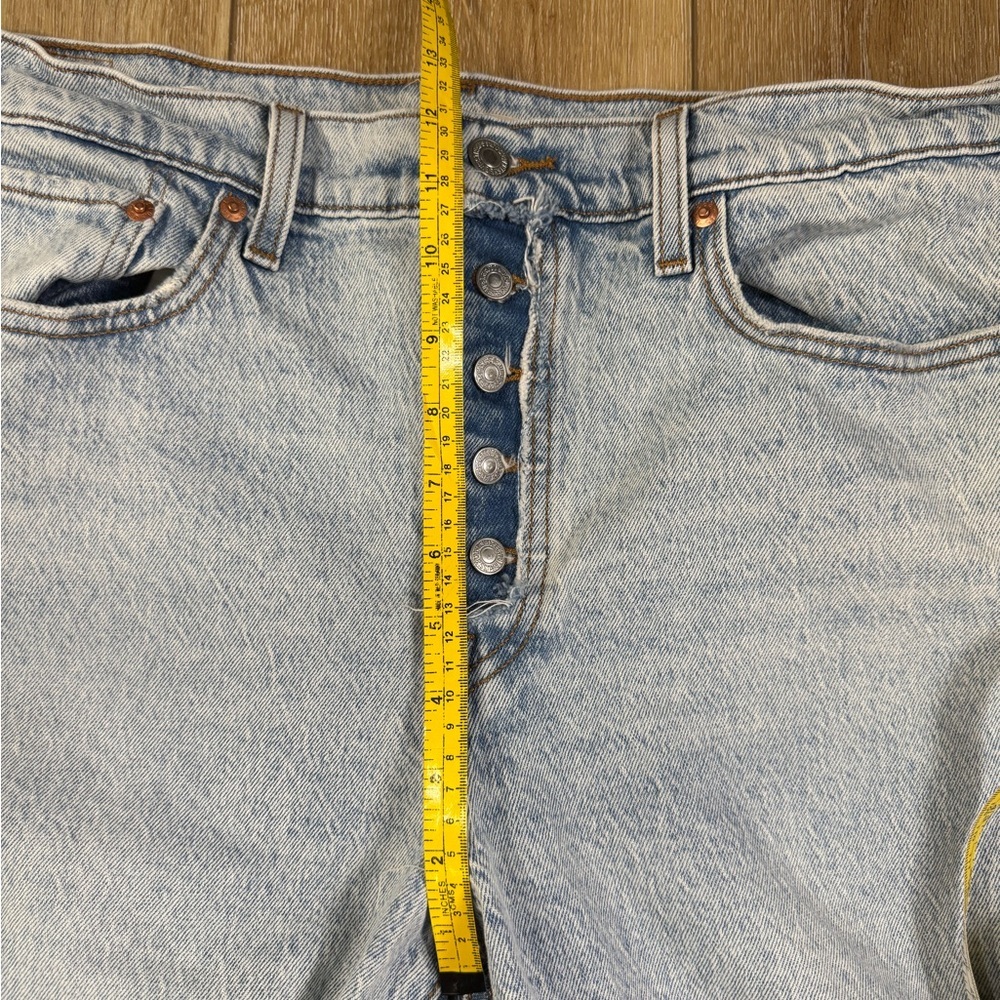 Levis Premium Jeans Womens Size 32x26 Light Stone Wash Wedgie Straight Fit - Picture 9 of 12